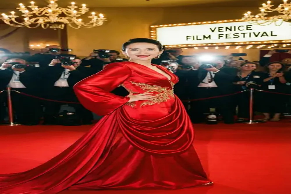 萝莉岛与国际知名女演员合作红毯照片